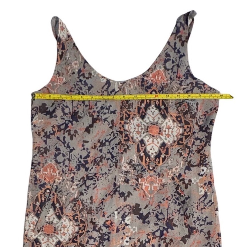 Cabi Gray Coral Medallion Print V-Neck Shift Dress XS 5049 Sleeveless Lined - Picture 5 of 7